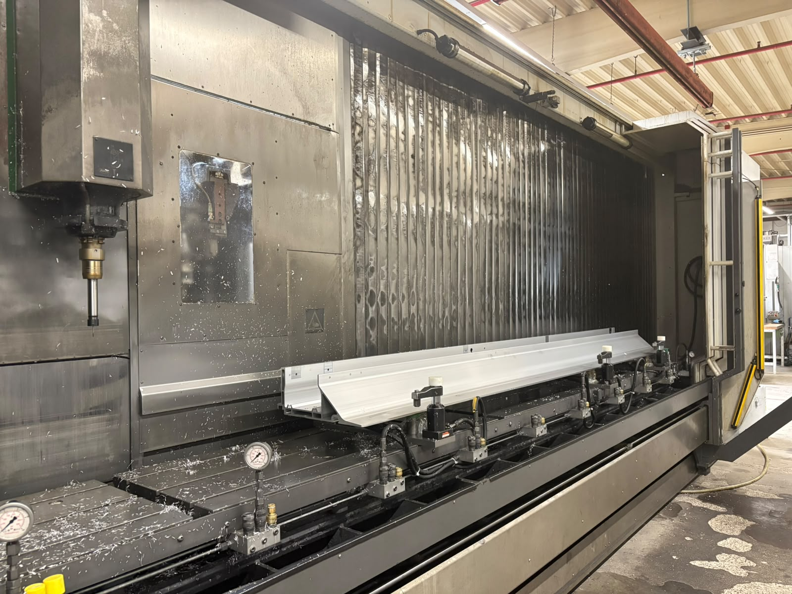 CNC-bearbeitetes Aluminiumprofil mit 3.200 mm Länge bei MBD in Hüllhorst